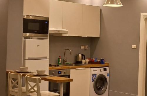 Al Jubeiha Apartment | Guest Rated Elite Corner Apartment - Family-Friendly Stay