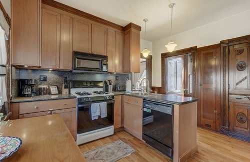 Central Colorado Springs House | Elite Embassy: Family-Friendly Stay with Breakfast & Pets