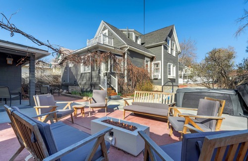 Central Colorado Springs House | Elite Embassy: Family-Friendly Stay with Breakfast & Pets