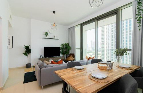 Bur Dubai Apartment | Elite Escape Holiday Home: 4-Star Getaway Near Dubai Mall
