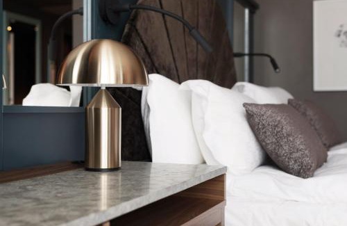 Solna Hotel | Elite Hotel Carolina Tower: 4-Star Stay with Hot Tub & Pets