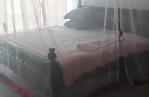 Ntungamo House | Discover Elite Lodge: Family-Friendly Stay with Breakfast