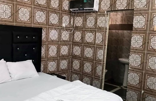 Port Harcourt Cabin | Budget-Friendly Elite Poolbar & Lodge with Great Amenities