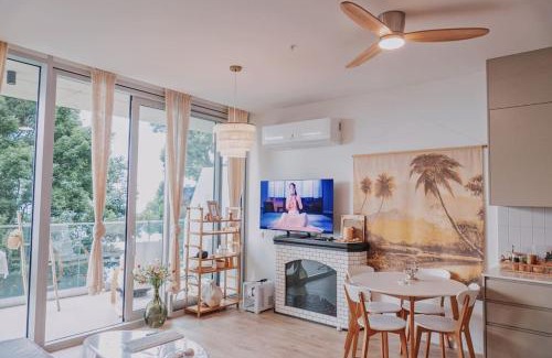 Mtsvane Kontskhi Apartment | Elite Studio sea front view at Batumi Botanical Gardens