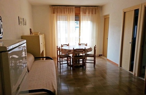 Eraclea Mare House | Elegant Three-Room Apartment with Pool and Ocean Views