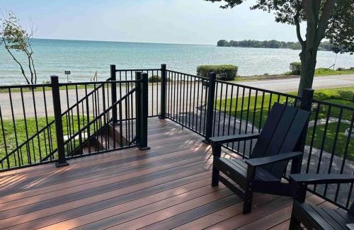 Hamilton House | Exclusive Upper Deck Suites with Lake View & Hot Tub