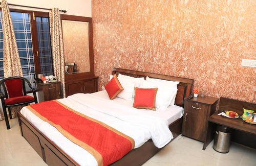 Kumarhatti Villa | Elite Villa: Family & Pet-Friendly Retreat Awaits You