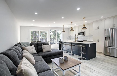 Glenbrook House | Relax at Elite Whispers of Glenbrook - Family & Pet Friendly