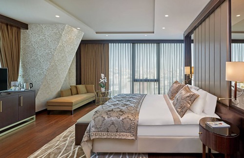 Halkali Hotel | Elegant Elite World Grand Istanbul with Spa and Pool Access