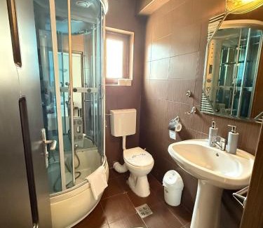 Moieciu Hotel | Discover Elitegasthaus Moieciu: Guest Rated 9/10