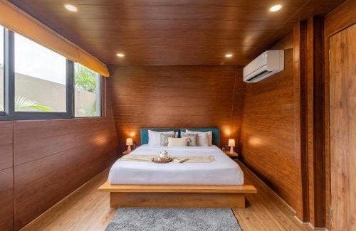 Sanganer Villa | ELIVAAS 4 BHK Pvt Pool & Party Hall - Oakwood Cottages