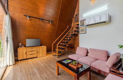 Sanganer Villa | ELIVAAS 7BHK Oakwood Manor with Pools & Lush Garden