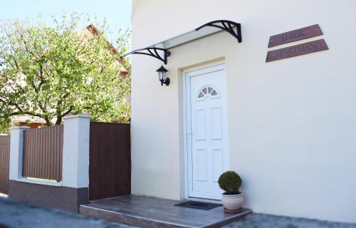 Villany Apartment | Elixír Apartman: Family-Friendly Getaway with Top Ratings