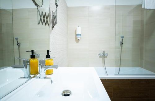 Nyirbator Bed & Breakfast | Elixír Panzió: Wheelchair Accessible with Top Guest Rating
