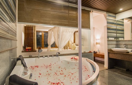 Devikolam Hotel | Experience Elixir Hills: Family-Friendly Hotel with Spa & Pool