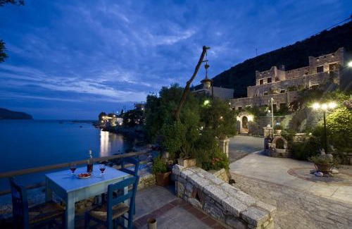 Karavostasi House | Discover Elixirion Guest House with Oceanfront Amenities