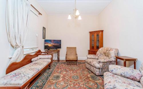 Grafton Apartment | Discover Eliza 1875 Red Brick Duplex Townhouse - Rated 9.2