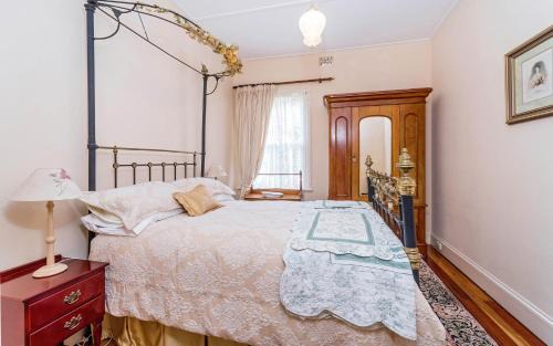 Grafton Apartment | Discover Eliza 1875 Red Brick Duplex Townhouse - Rated 9.2