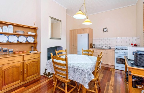 Grafton Villa | Unforgettable Ocean View at Eliza Victorian Duplex 1845