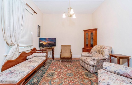 Grafton Villa | Unforgettable Ocean View at Eliza Victorian Duplex 1845
