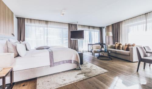Ischgl Hotel | Elegant Elizabeth Arthotel: Oceanfront Bliss & Spa Retreat