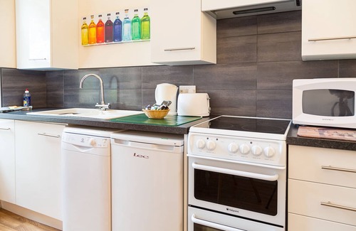 Denstone Apartment | Guest Rated 10/10: Elizabeth at Heywood Hall with Spa & Hot Tub