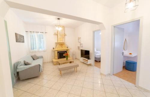 Chalikounas House | Cozy ELIZABETH by Antigone: Oceanfront and Family Friendly
