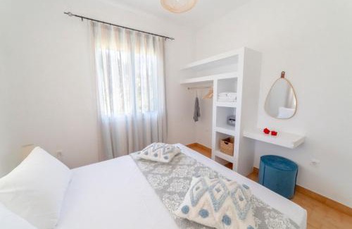 Chalikounas House | Cozy ELIZABETH by Antigone: Oceanfront and Family Friendly