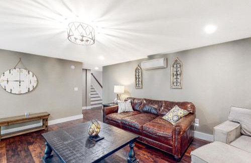 Kennebunk House | Top-Rated Elizabeth House: Pet & Child-Friendly Escape
