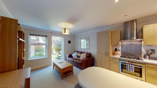 Summertown House | Discover Elizabeth Jennings Way: Rated 9.3/10 by Guests
