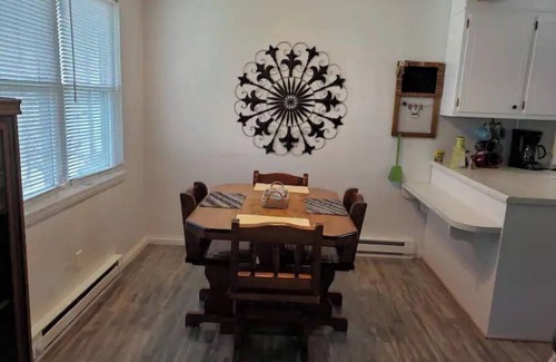 Elizabethtown House | Discover Elizabethtown by the Ohio River with Pet-Friendly Amenities