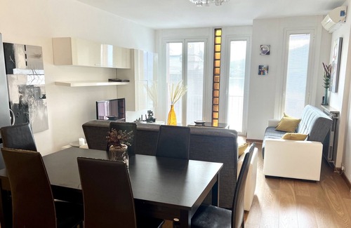 Gonte Apartment | Relax at Elizaveta Apartment with Lake View & Terrace