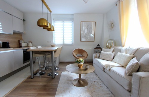 Serris Apartment | Ideal ELIZÉ4 Terrace Apartment near Disneyland Paris