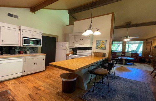 Maggie Valley Cabin | Relax in Nature: Hot Tub & Scenic Porch Retreat