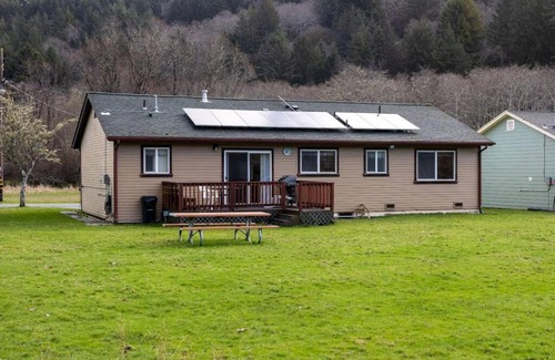 Orick House | Family-Friendly Elk Meadow Cabins: Lady Bird Suite Retreat