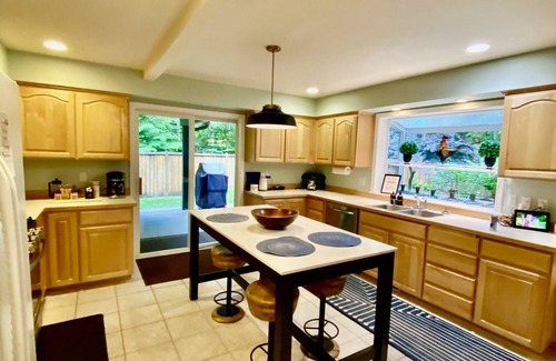 Enumclaw House | Ideal Mountain Home for Families Near Mt Rainier Sunrise