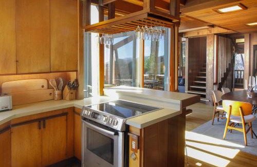 Elk House | Elegant Elk Mid-Century Hotel Experience Awaits You