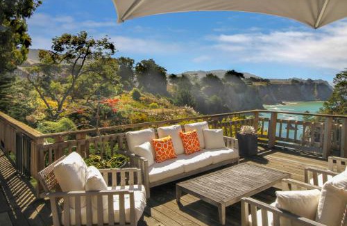 Elk House | Elegant Elk Mid-Century Hotel Experience Awaits You