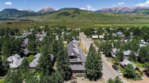 Crested Butte Cabin | Comforting Elk Mountain Lodge with Hot Tub & Breakfast