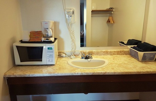 Elk Point Hotel | Budget-Friendly Elk Point Motel & RV Park with Breakfast