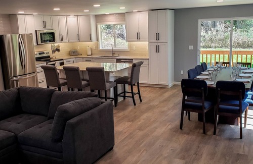 Forks House | Top-Rated Elk Prairie Retreat Steps from Rialto Beach