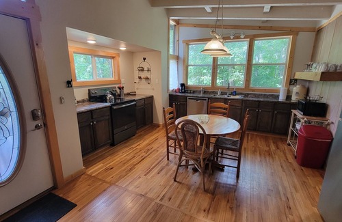 Cherokee Cabin | Relaxing Retreat at Elk Ridge: Adventure Awaits You
