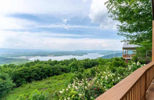 Bryant House | Elk Ridge with a private hot tub