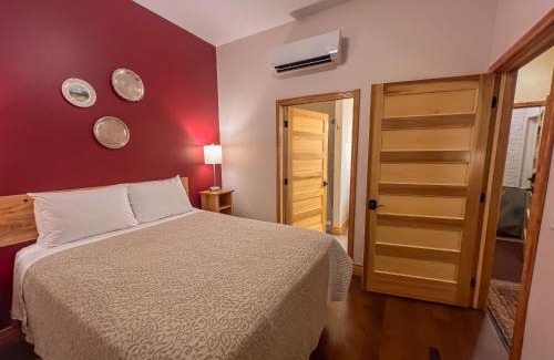 Elkader Hotel | Goldfinch Suites: Eco-Friendly Comfort with Breakfast & Hot Tub