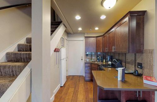 Elkhorn Village Hotel | Family-Friendly Getaway at Elkhorn Angani 81 with Pool