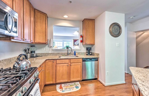Elkridge House | Experience Elkridge Townhome: 15 Mi to Baltimore's Charm