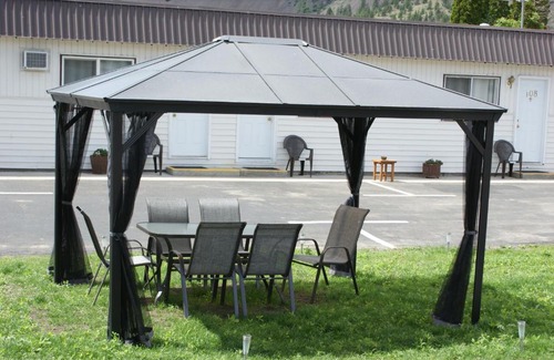 Okanagan-Similkameen Hotel | Pet-Friendly Elks Motel with Family Amenities & Great Value