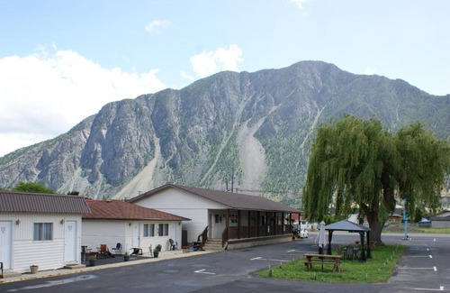 Okanagan-Similkameen Hotel | Pet-Friendly Elks Motel with Family Amenities & Great Value