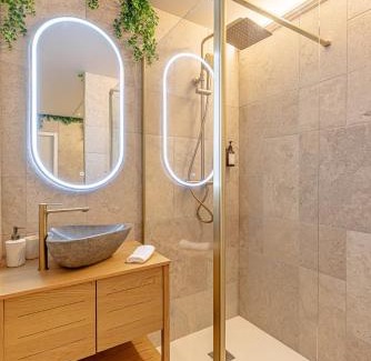 Evreux Apartment | Ellendor - Spa privatif haut de gamme, luxe, ciel étoilé & expérience Seigneur des Anneaux