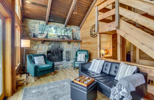 Walnut Mountain House | Ellijay Cabin 7 Mi to Dtwn Hot Tub and Mtn Views